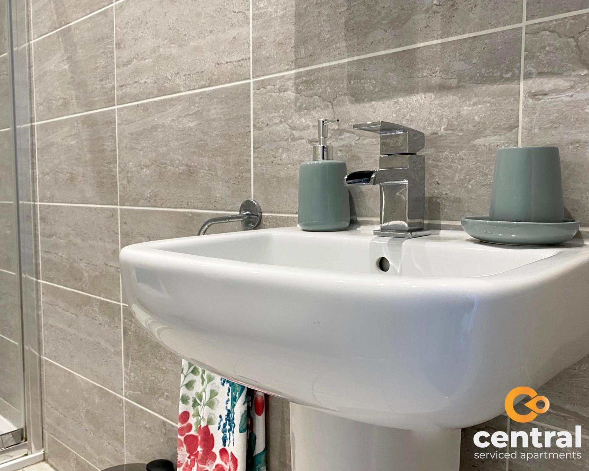 Central Serviced Apartments - Cosy 1 Bedroom - Walk Away From City Quay V&A - Walk To Bus And Train Station - Easy Access To City Centre - Fast Wi-Fi - Fully Equipped - Weekly & Monthly Stay Offers Dundee Luaran gambar